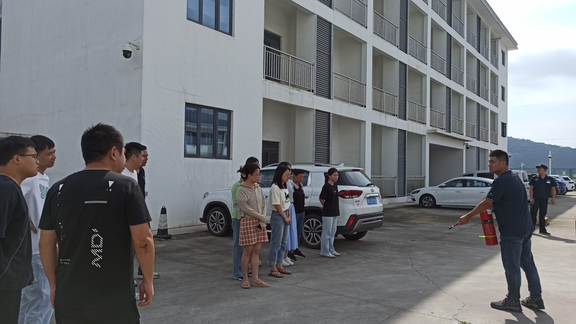 1719457038811922.jpg 市交投物流產(chǎn)業(yè)園公司開展安全生產(chǎn)教育培訓(xùn)暨應(yīng)急演練活動,周明武拍攝2.jpg